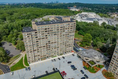 250 Hammond Pond Pkwy #306N