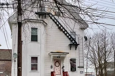 1272 Pleasant St