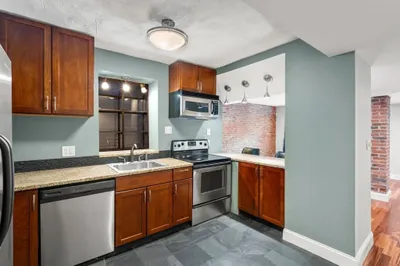 612 Columbus Ave #B2