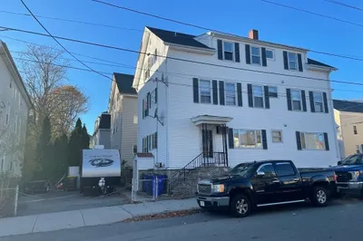 631 Walnut St 1