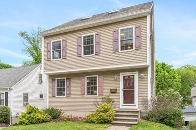 130 Gaston St 1
