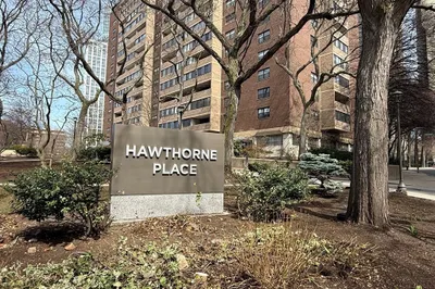 2 Hawthorne Pl #16L