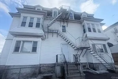 1852 S Main St