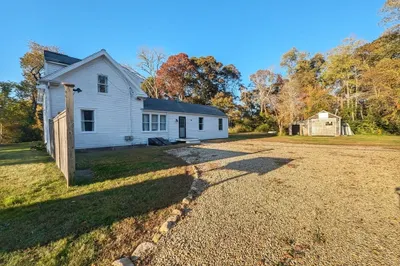 106 Great Neck Rd 1