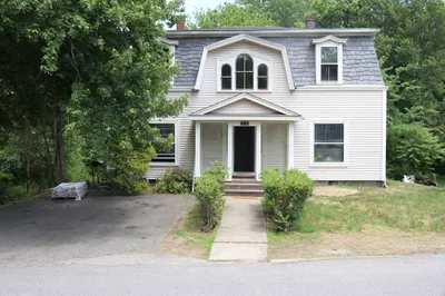 33 Burbank St 1