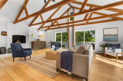 25 Sanderson Dr 1