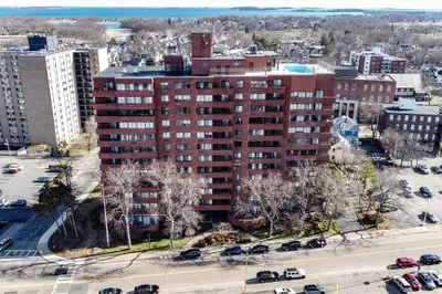 77 Adams St #502