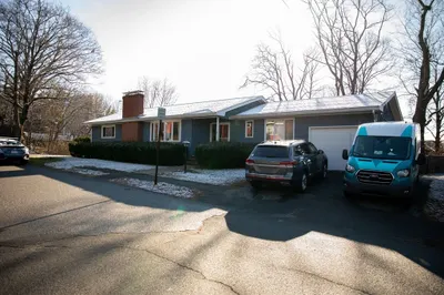 11 Edgehill Rd