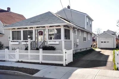 111 Darrow St