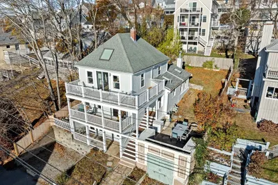 30 Bay St 1