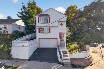 1 Franklin Ave 1