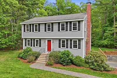 6 Colonial Drive