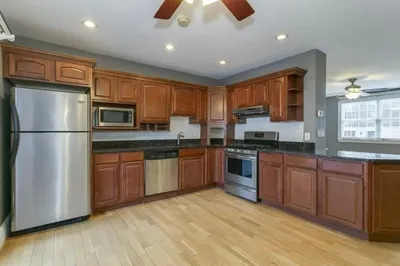 454 W 4th St