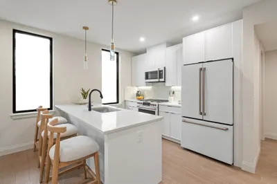 100 Lincoln Street #208