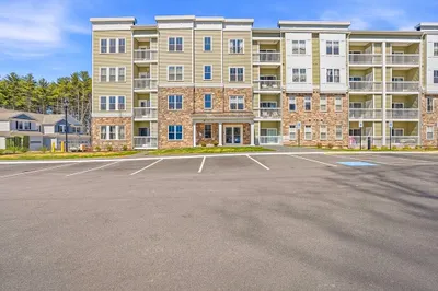 4 Winslow Lane #410 1