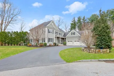 10 Baker Rd 1