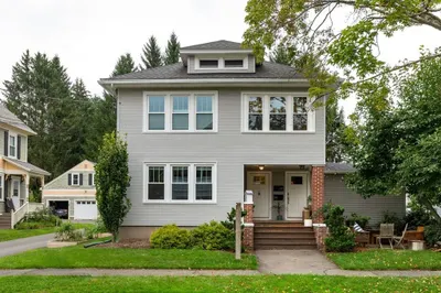 39 Woodbine Ave #39 1