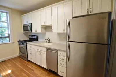 169 Kent St #6
