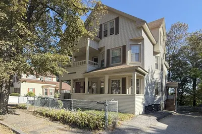 33 Richards St #1