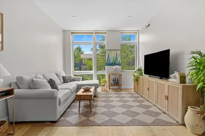 170 W Broadway #203