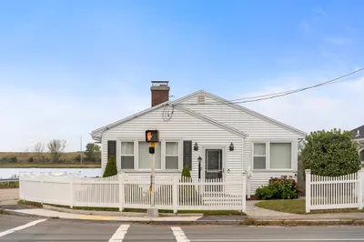 371 N Shore Rd
