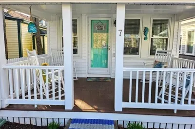 7 Pleasant Ave