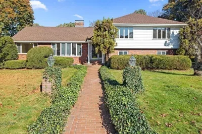 43 Mayflower Rd 1
