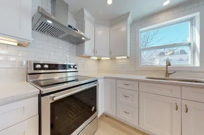 106 Laurel St #1