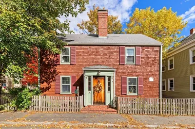 8 Upham St