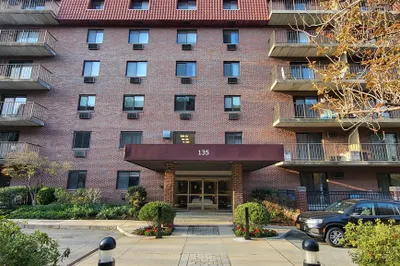 135 Pleasant St #202 1