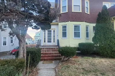 82 Brooks St #1