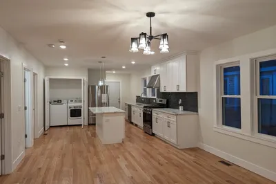 41 Oxford Ave #1
