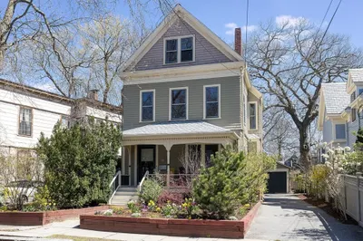 10 Howland Street 1