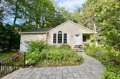 91 Easthampton Rd 1