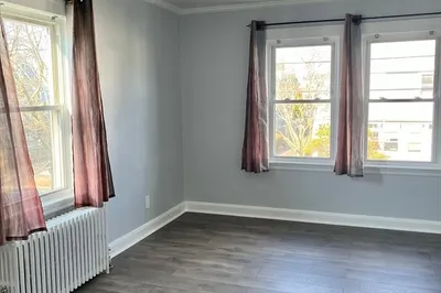 55 Hodges Ave #2R
