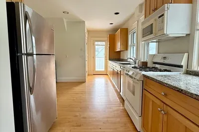 68 Putnam St #2