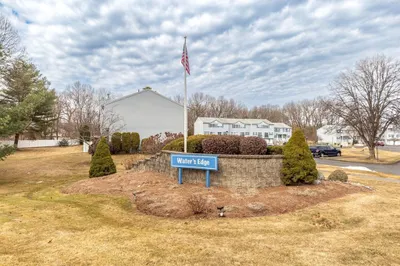 57 Waters Edge Dr #57