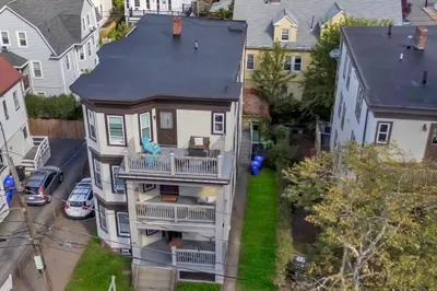 82 Elmira St 1
