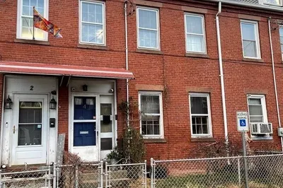 4 Center St 1