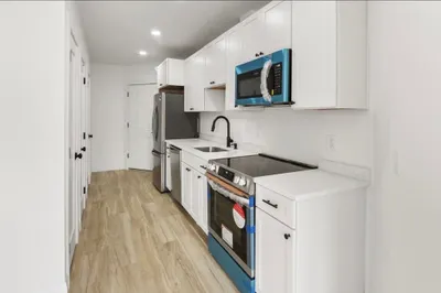 8 Enon St #201 1