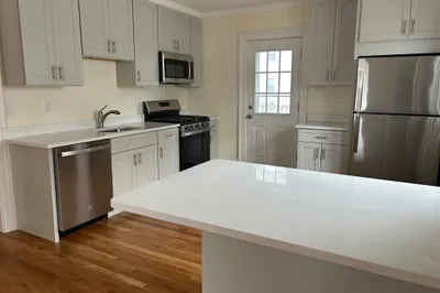 18 Auburn Street #2R