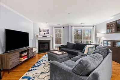 19 Broad St #203