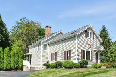 102 N Main St