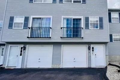 18 Waters Edge Dr #18 1