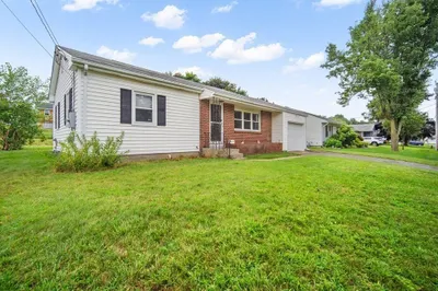 27 Thornwood St