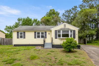 28 Bog Hollow Rd