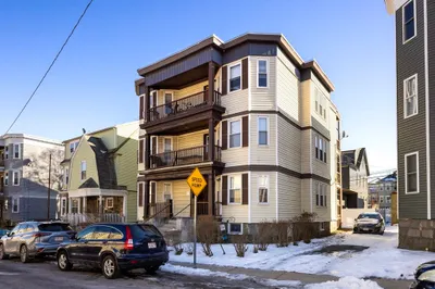 72 Mora Street 1
