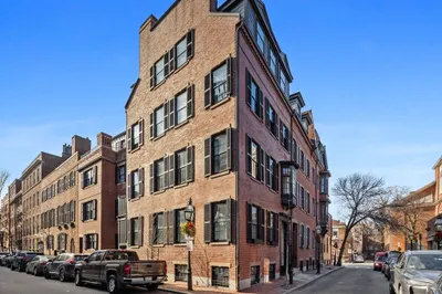 50 River St