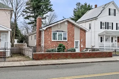 276 Malden St 1