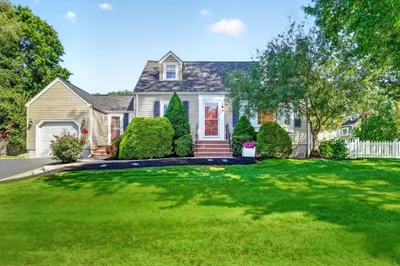 8 Sunnyfield Road 1